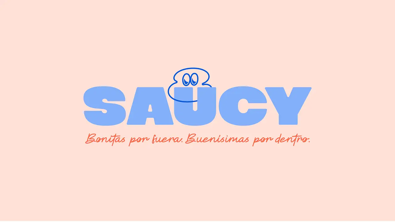 Animación del logotipo Saucy con el personaje de salsa sobre fondo crema
